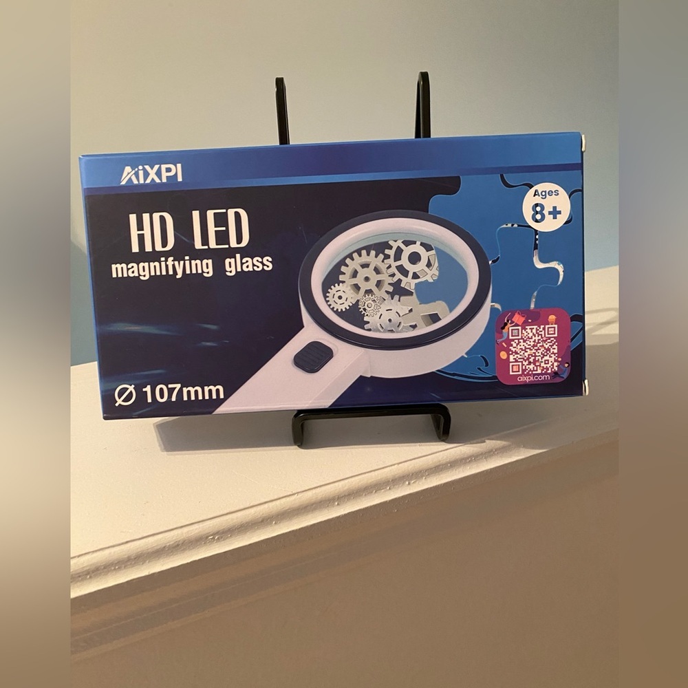 AiXPI HD LED Magnifying Glass New in Box